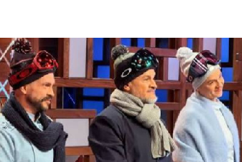 Ольга Мартыновская, Владимир Ярославский, Эктор Хименес-Браво одели горнолыжные ботинки, горнолыжные маски, зимние шапки, зимние шарфы и в таком зимнем виде презентовали условия конкурса.